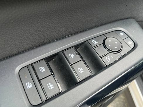 Used 2025 Nissan Pathfinder S AWD/4WD image 15