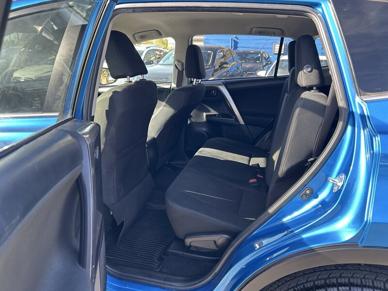 Used 2018 Toyota RAV4 LE w/ All Weather Liner Package AWD/4WD image 8