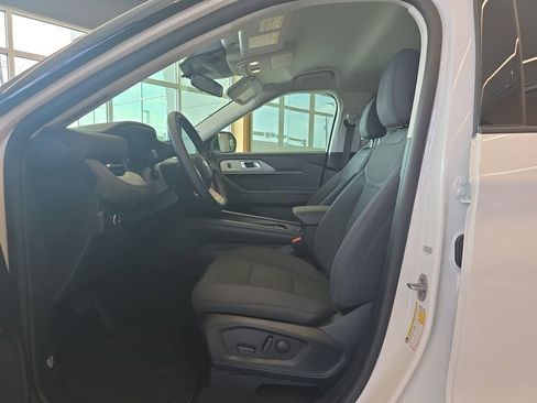 Used 2025 Ford Explorer Active image 12