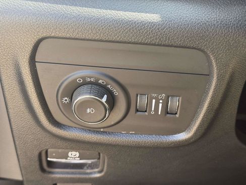 Used 2026 Jeep Grand Cherokee Limited w/ Limited Altitude Package AWD/4WD image 19