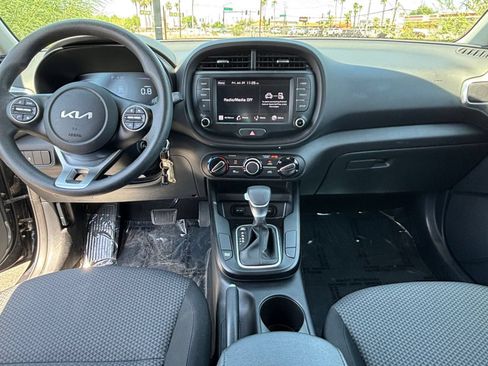 Used 2025 Kia Soul LX w/ LX Technology Package FWD image 30