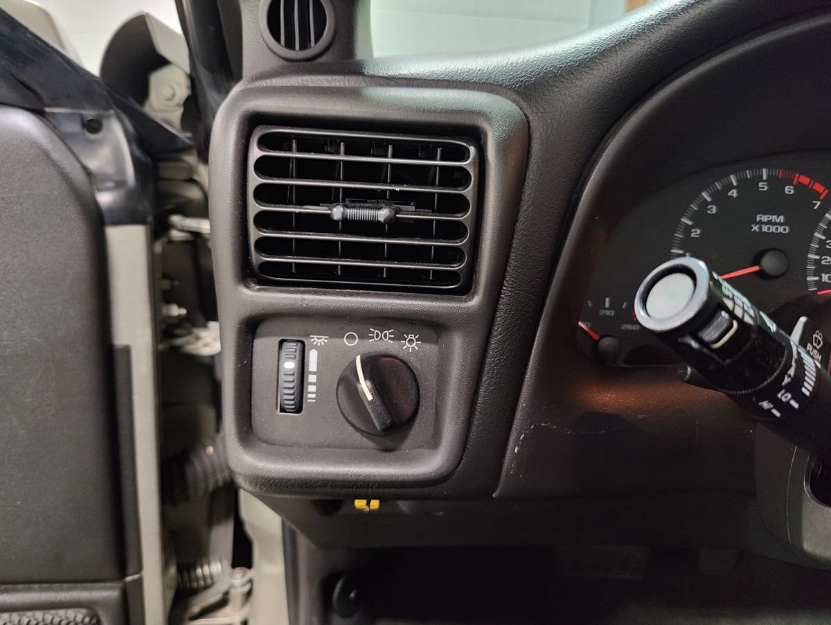 Used 2002 Chevrolet Camaro Z28 RWD image 34