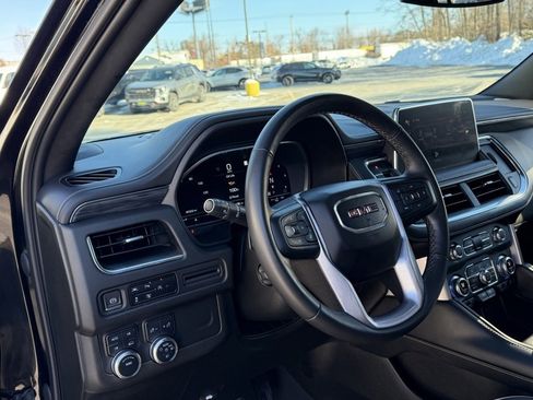 Used 2023 GMC Yukon SLT w/ SLT Luxury Package image 13