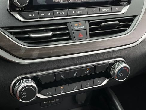 Used 2024 Nissan Altima 2.5 SV FWD image 18