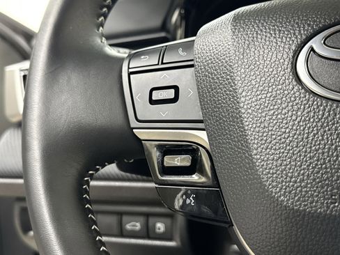 Used 2025 Toyota Camry SE image 37