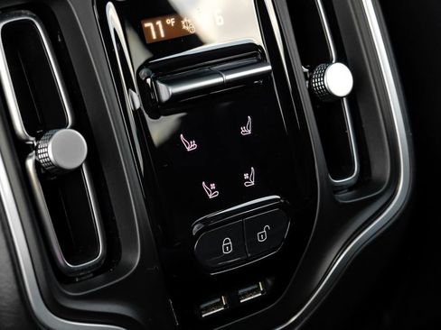 Used 2021 Aston Martin DBX AWD/4WD image 51