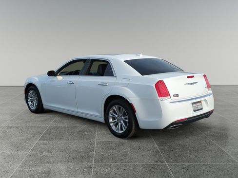 Used 2016 Chrysler 300 C image 3