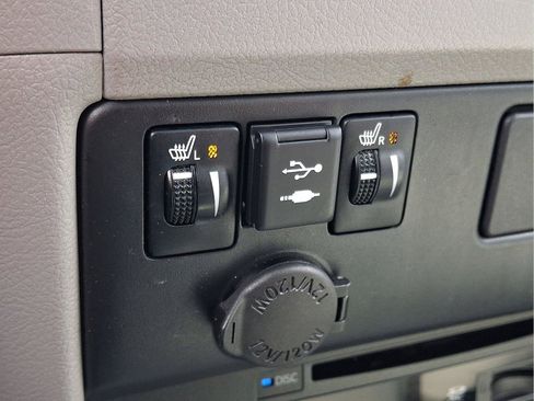 Used 2020 Toyota Sienna XLE Premium w/ Carpet Mat Package FWD image 23
