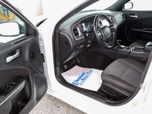 Used 2022 Dodge Charger SXT image 3