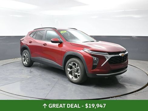 Used 2025 Chevrolet Trax LT FWD image 5
