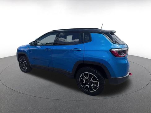 Used 2025 Jeep Compass Trailhawk AWD/4WD image 10