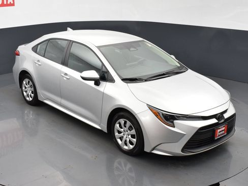 Used 2025 Toyota Corolla LE FWD image 21