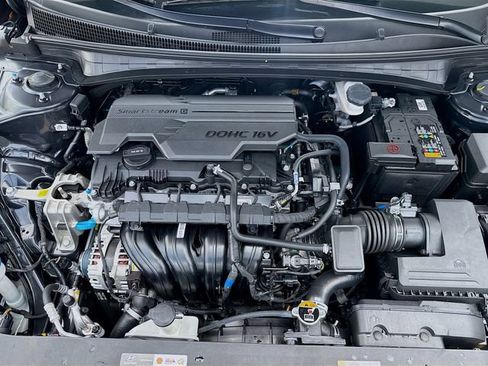 Certified 2025 Hyundai Elantra SEL FWD image 28
