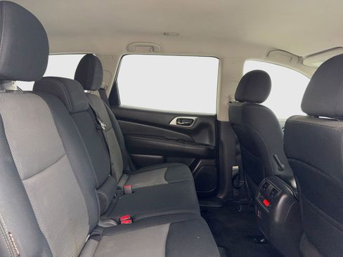 Used 2018 Nissan Pathfinder SV image 46