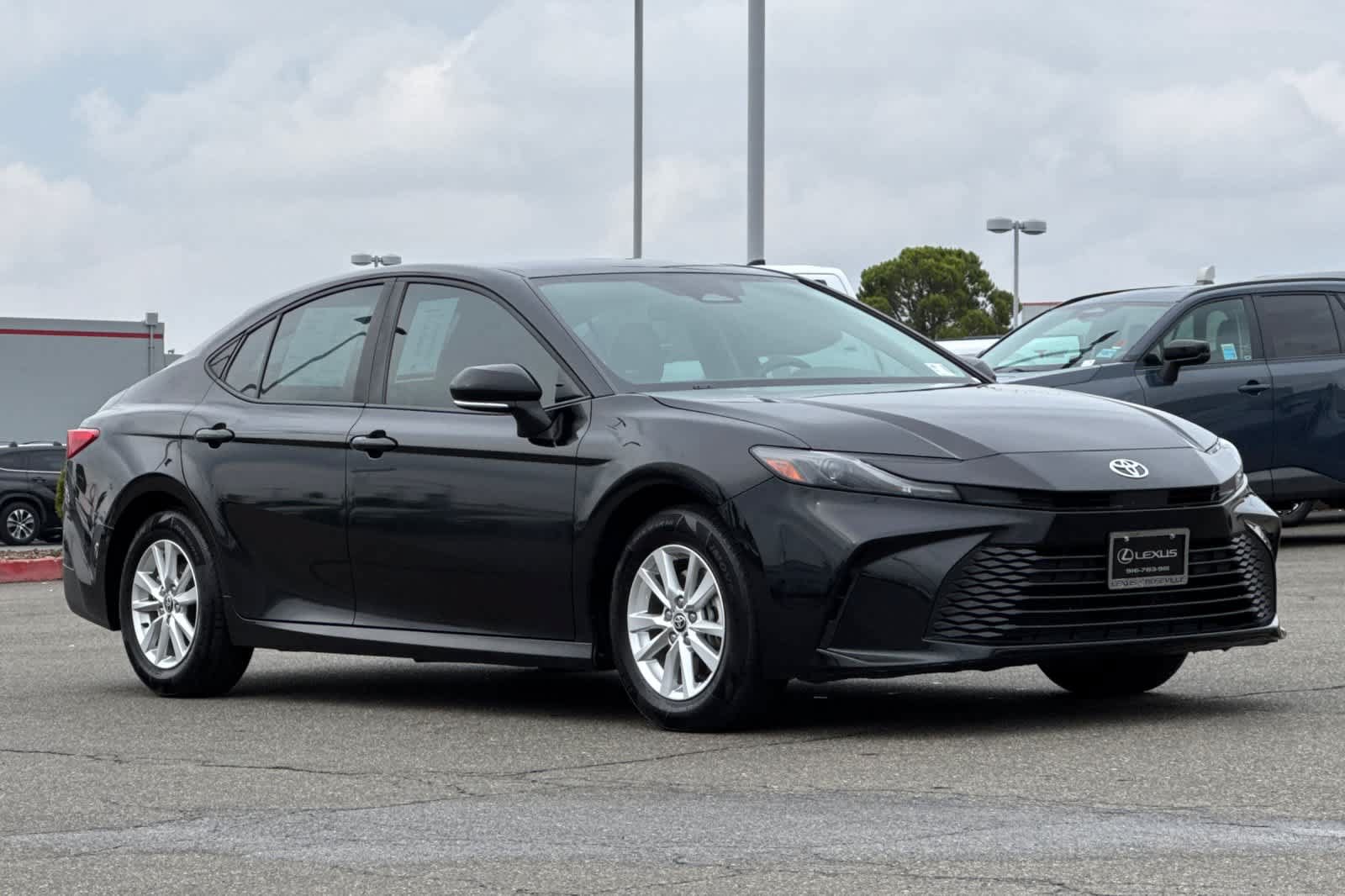 Used 2025 Toyota Camry LE FWD image 5