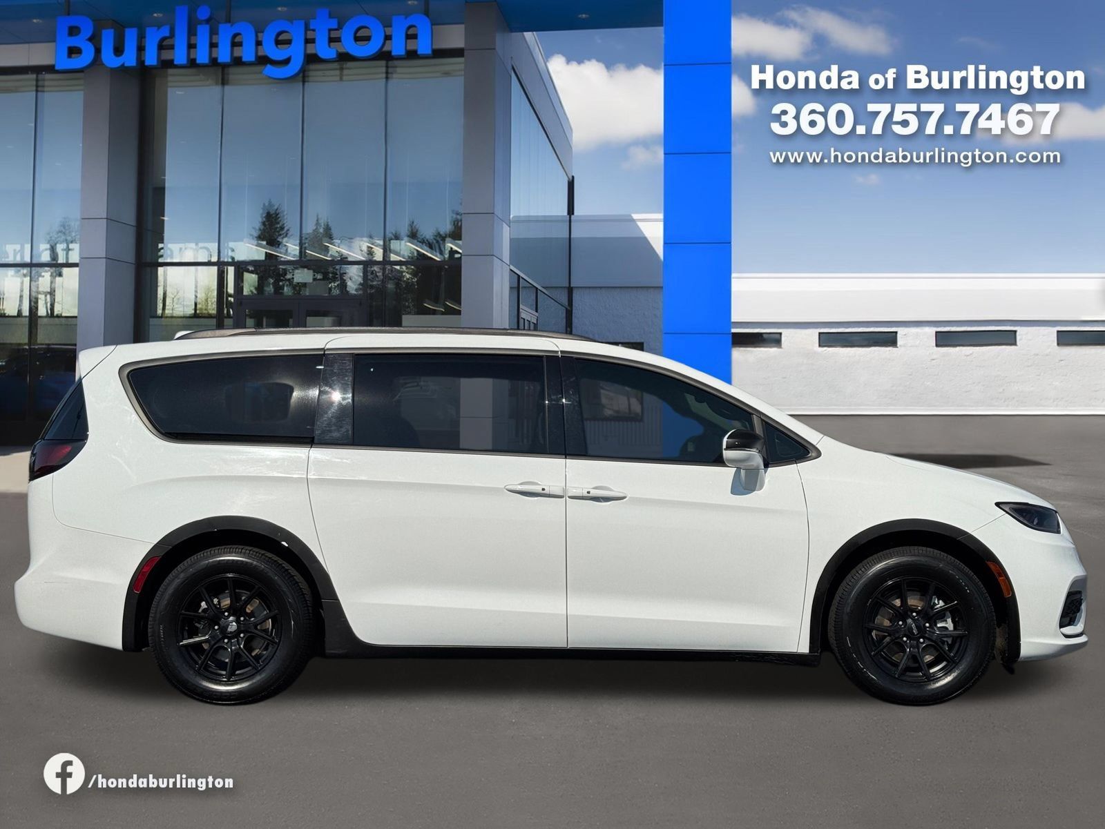 Used 2022 Chrysler Pacifica Touring-L FWD image 7