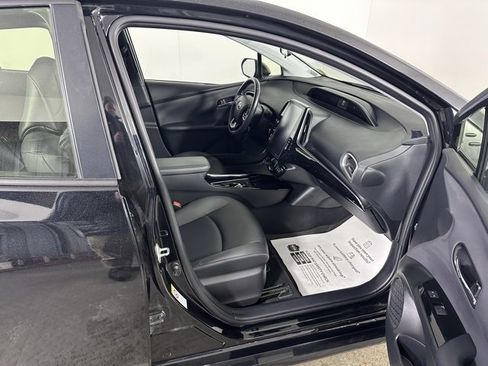 Used 2022 Toyota Prius Prime XLE image 10