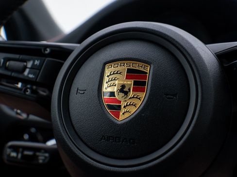 Certified 2023 Porsche Macan S AWD/4WD image 28