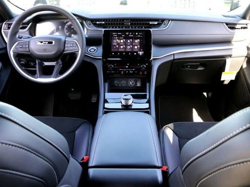 New 2025 Jeep Grand Cherokee L Altitude image 22