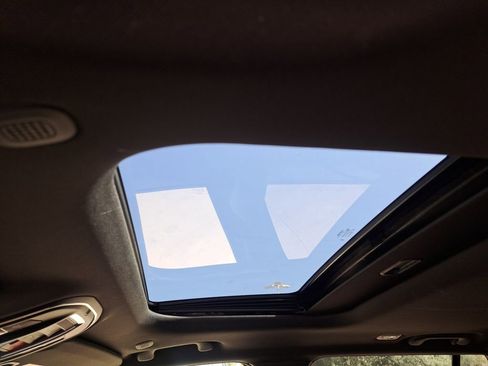 New 2025 Jeep Grand Cherokee Altitude image 7