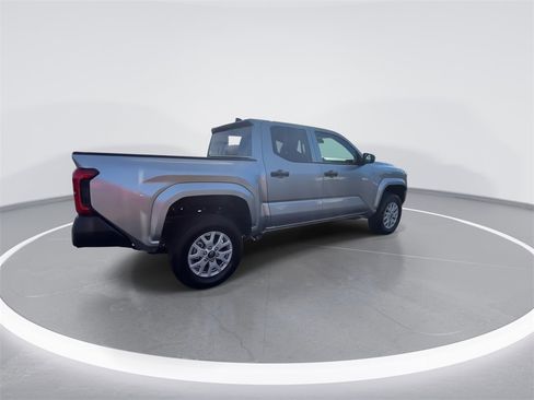 Used 2025 Toyota Tacoma SR image 8