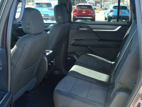 Used 2025 GMC Acadia Elevation image 7