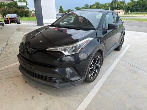 Used 2018 Toyota C-HR XLE FWD image 2