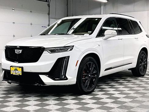 Used 2024 Cadillac XT6 Sport image 11