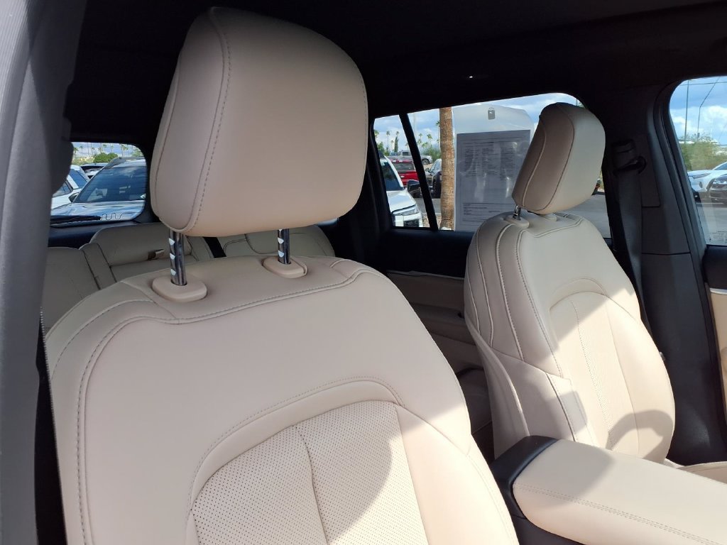 Used 2026 Jeep Grand Cherokee Limited w/ Luxury Tech Group II AWD/4WD image 20