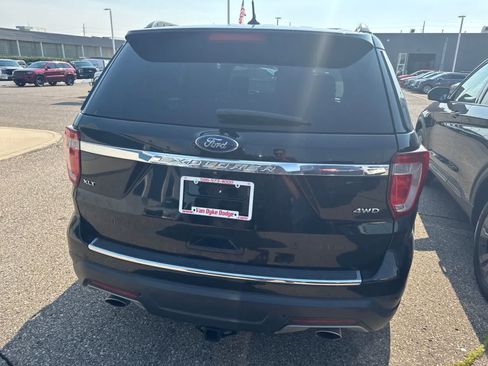 Used 2018 Ford Explorer XLT w/ Equipment Group 202A AWD/4WD image 13