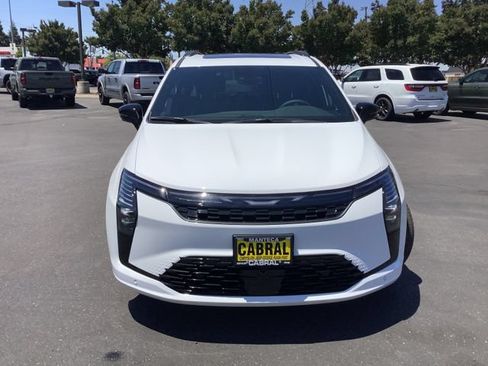 New 2027 Chrysler Pacifica Limited w/ S Appearance Package FWD image 4