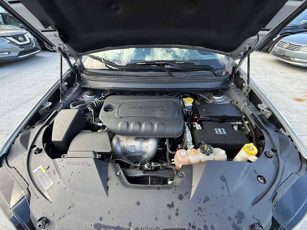 Used 2019 Jeep Cherokee Latitude Plus w/ Cold Weather Group AWD/4WD image 9
