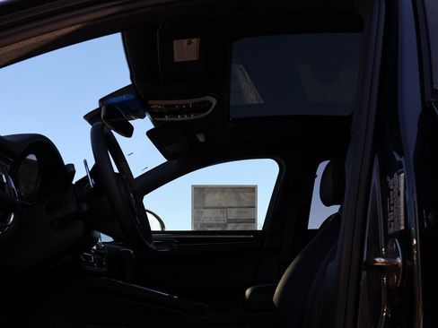 New 2026 Porsche Macan image 36