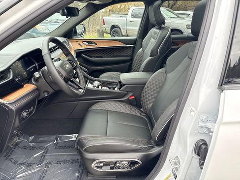 New 2026 Jeep Grand Cherokee L Summit w/ Obsidian Package AWD/4WD image 15