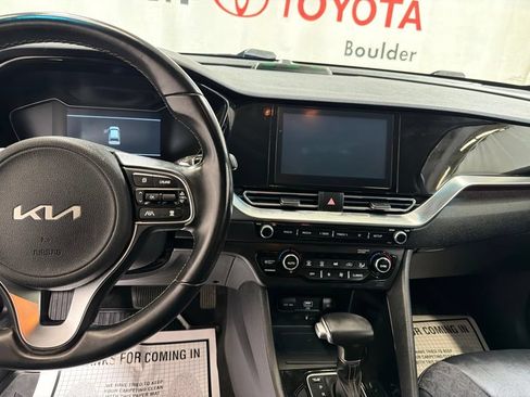 Used 2022 Kia Niro EX FWD image 25