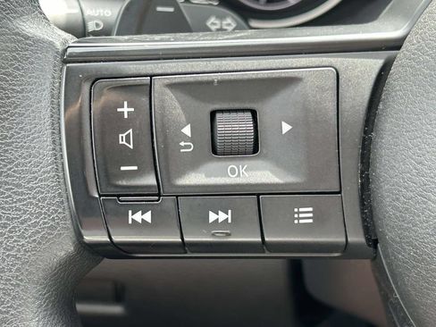 Used 2024 Nissan Rogue SV AWD/4WD image 25