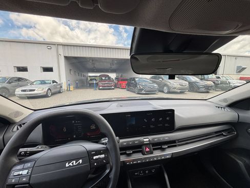 Used 2025 Kia K4 FWD image 32
