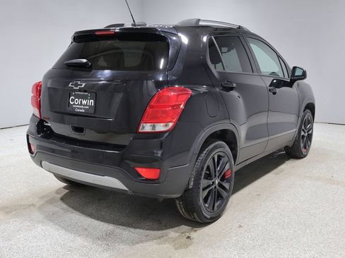 Used 2021 Chevrolet Trax LT w/ Redline Edition image 2