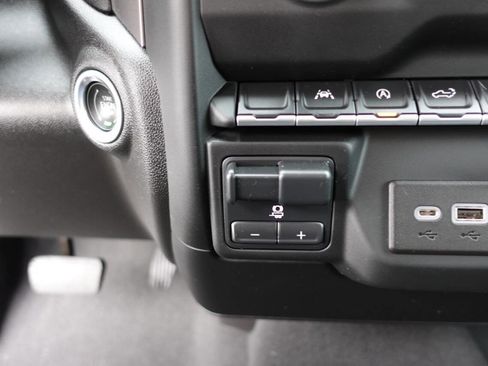 Used 2023 Chevrolet Silverado 1500 Custom image 45