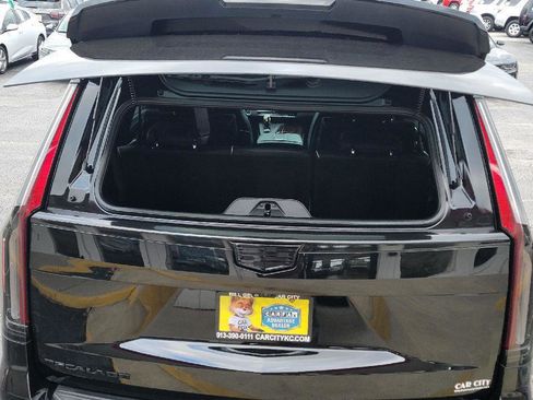 Used 2023 Cadillac Escalade Premium Luxury image 31