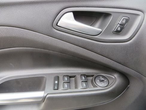 Used 2013 Ford Escape SE w/ Class II Trailer Tow Pkg image 17