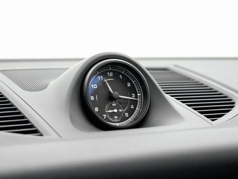 New 2025 Porsche Macan image 18