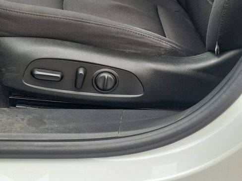 Used 2016 Chevrolet Malibu LT FWD image 15