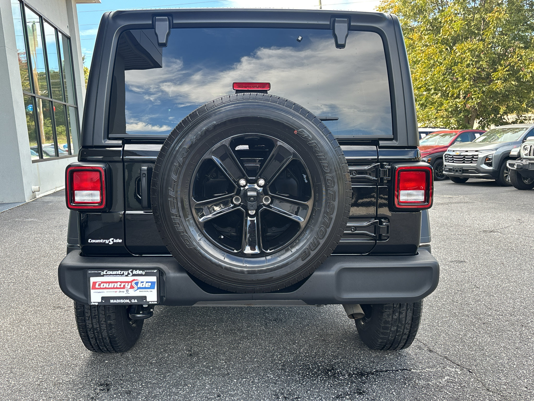 Used 2023 Jeep Wrangler Unlimited Sport AWD/4WD image 7