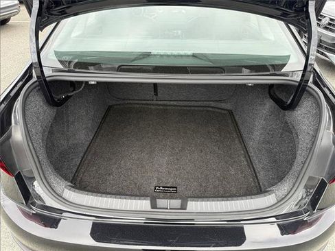 Used 2023 Volkswagen Jetta SE w/ Panoramic Sunroof Package image 10