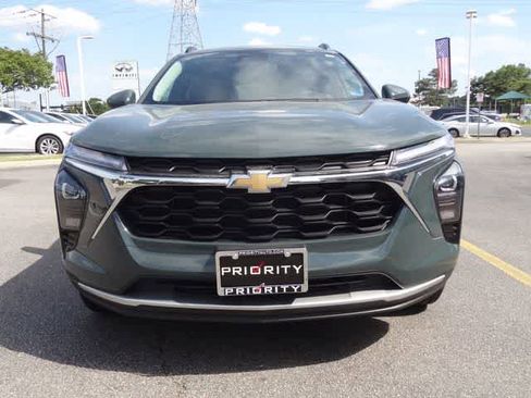 Used 2025 Chevrolet Trax LT image 5