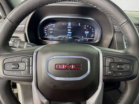 Used 2024 GMC Yukon SLT image 16