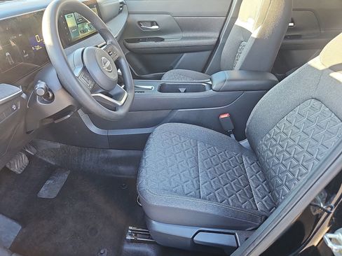 Certified 2025 Nissan Kicks SV image 26