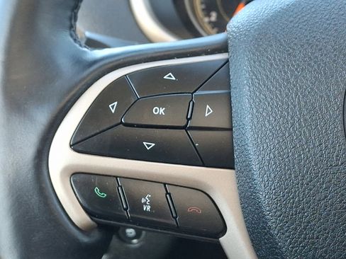 Used 2018 Jeep Cherokee Limited image 24