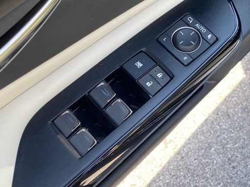 Used 2025 Lexus ES 300h w/ Premium Package FWD image 12